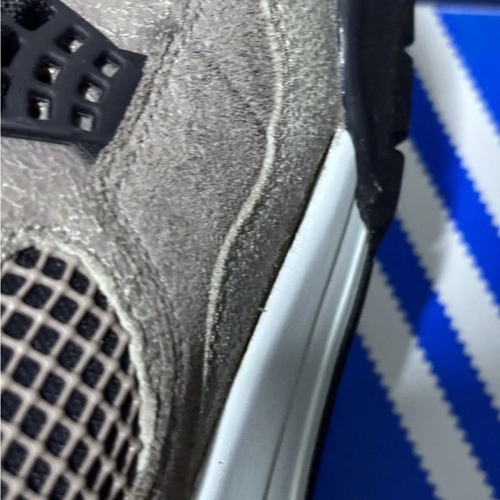 Jordan 4 Retro Taupe Haze 2021 Size 9